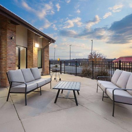Baymont By Wyndham Warrenton Hotel Bagian luar foto