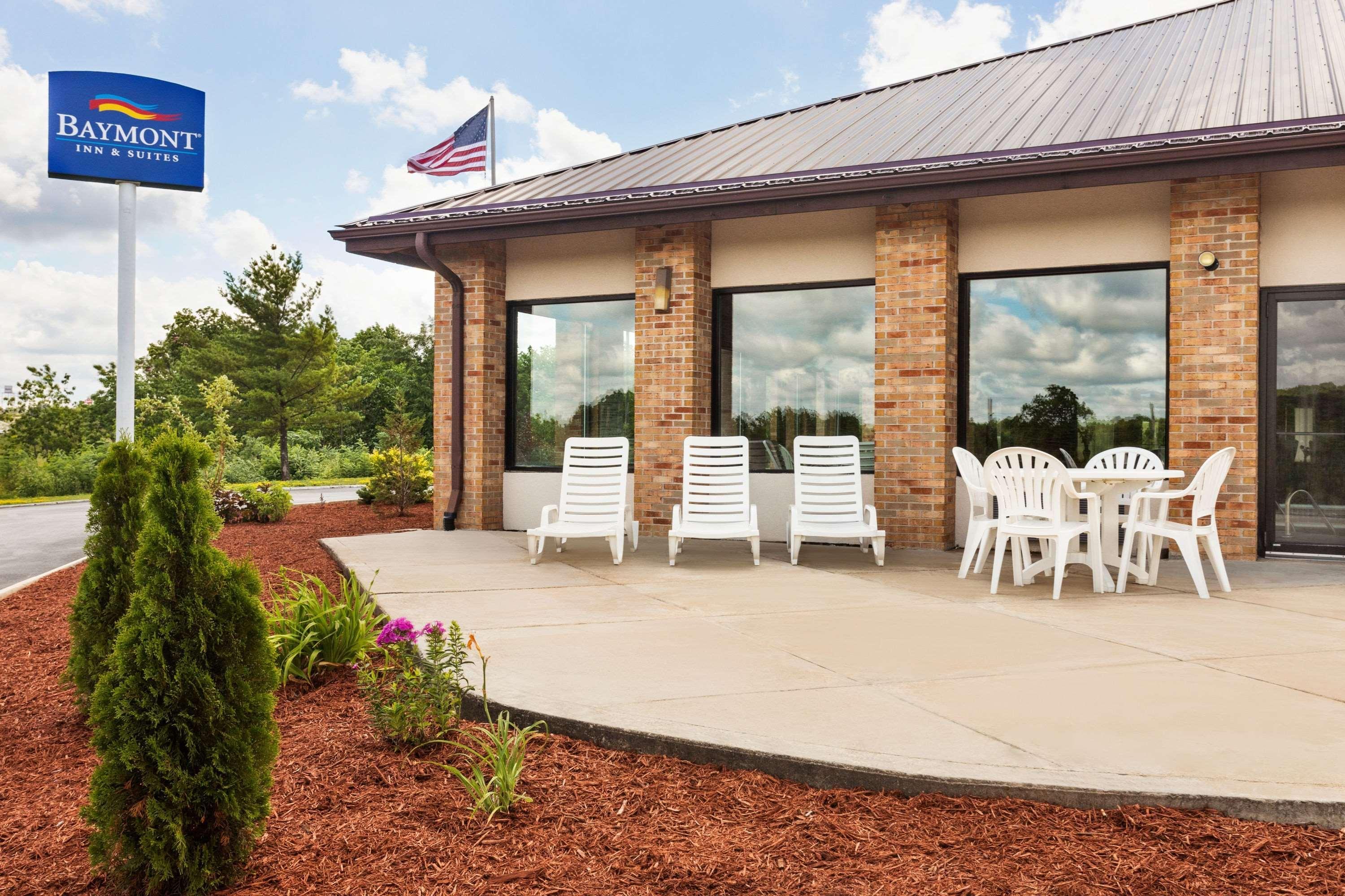 Baymont By Wyndham Warrenton Hotel Bagian luar foto