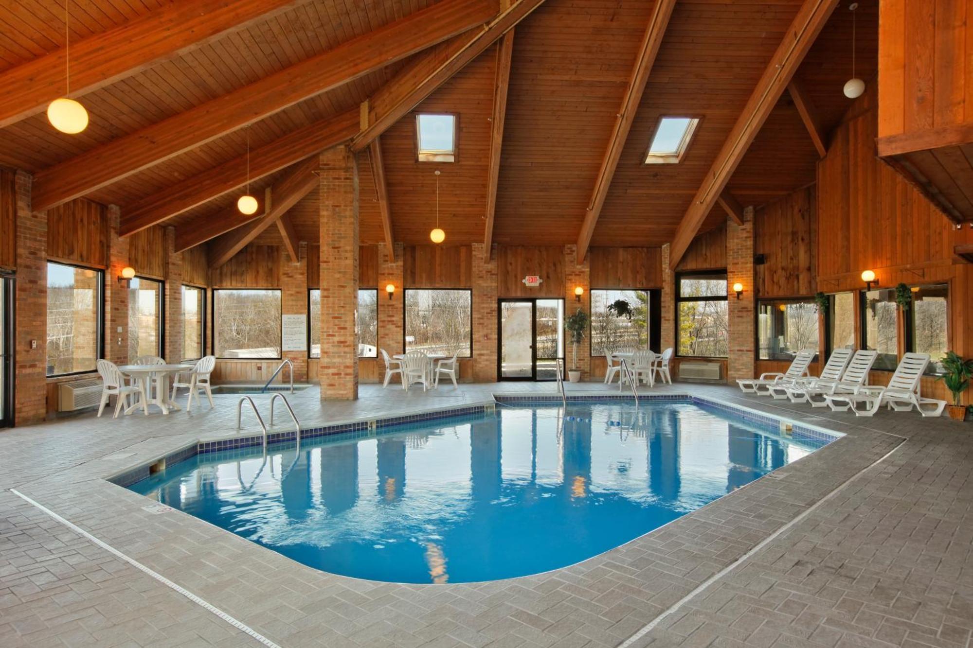 Baymont By Wyndham Warrenton Hotel Bagian luar foto