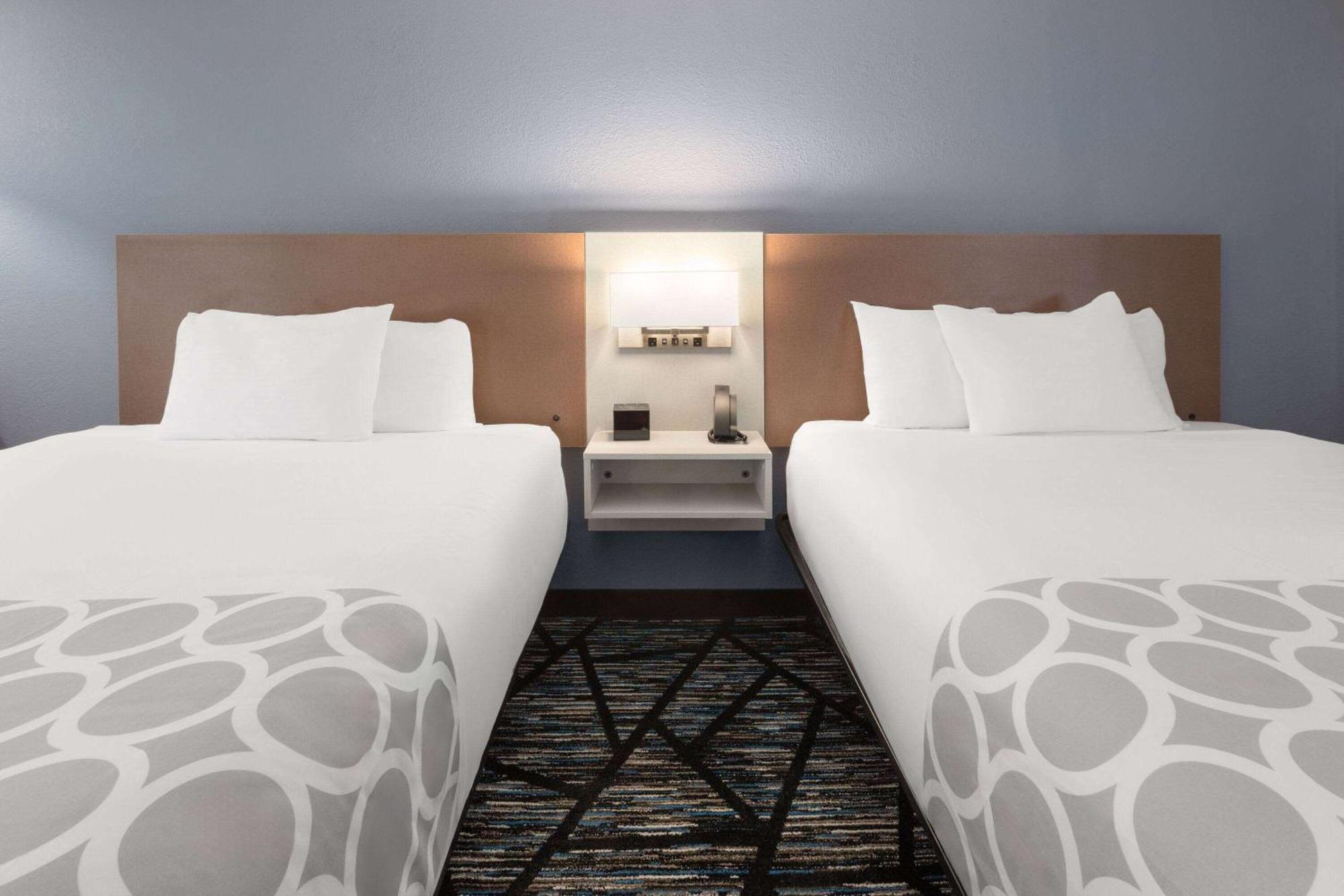 Baymont By Wyndham Warrenton Hotel Bagian luar foto