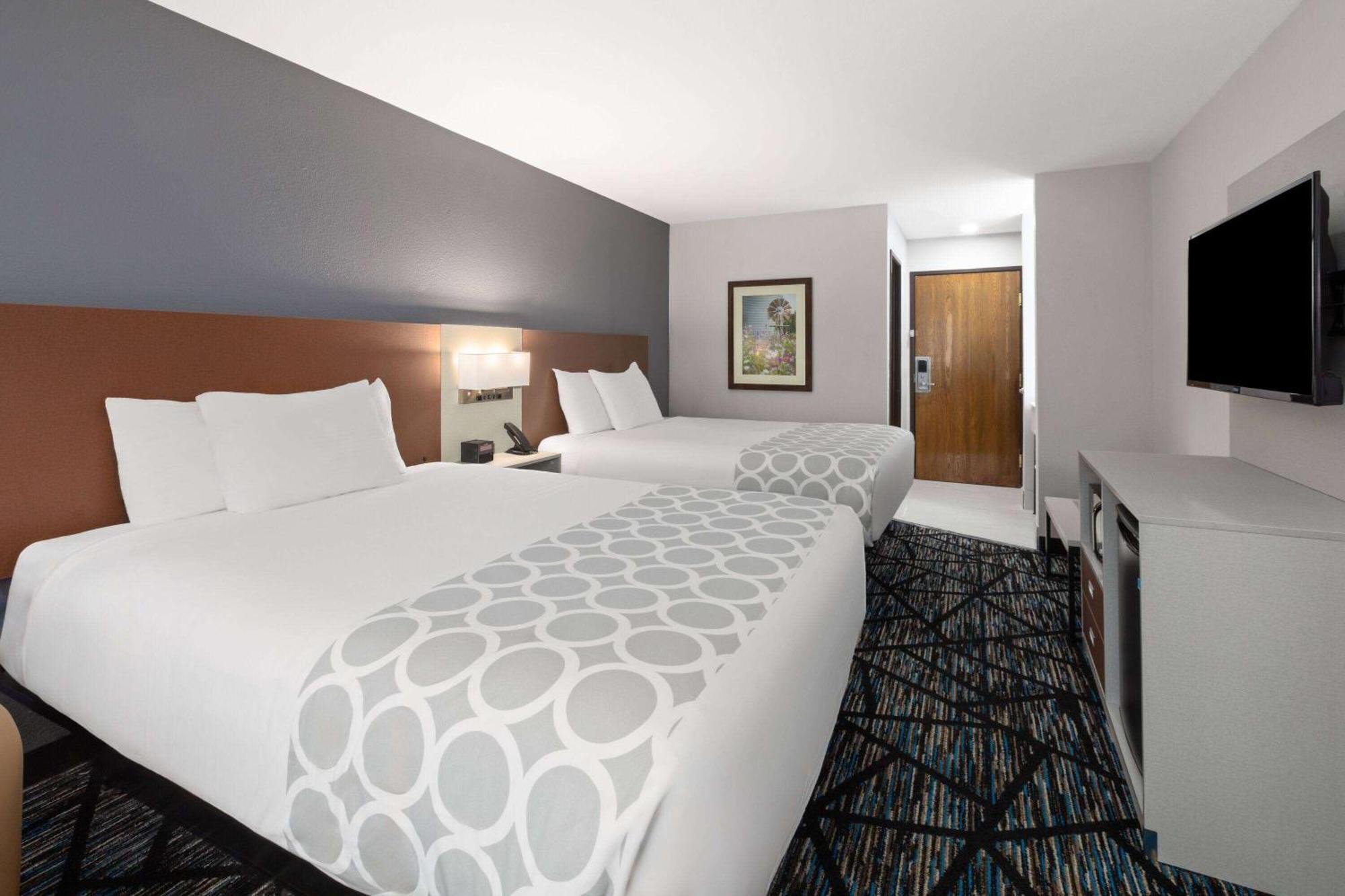 Baymont By Wyndham Warrenton Hotel Bagian luar foto