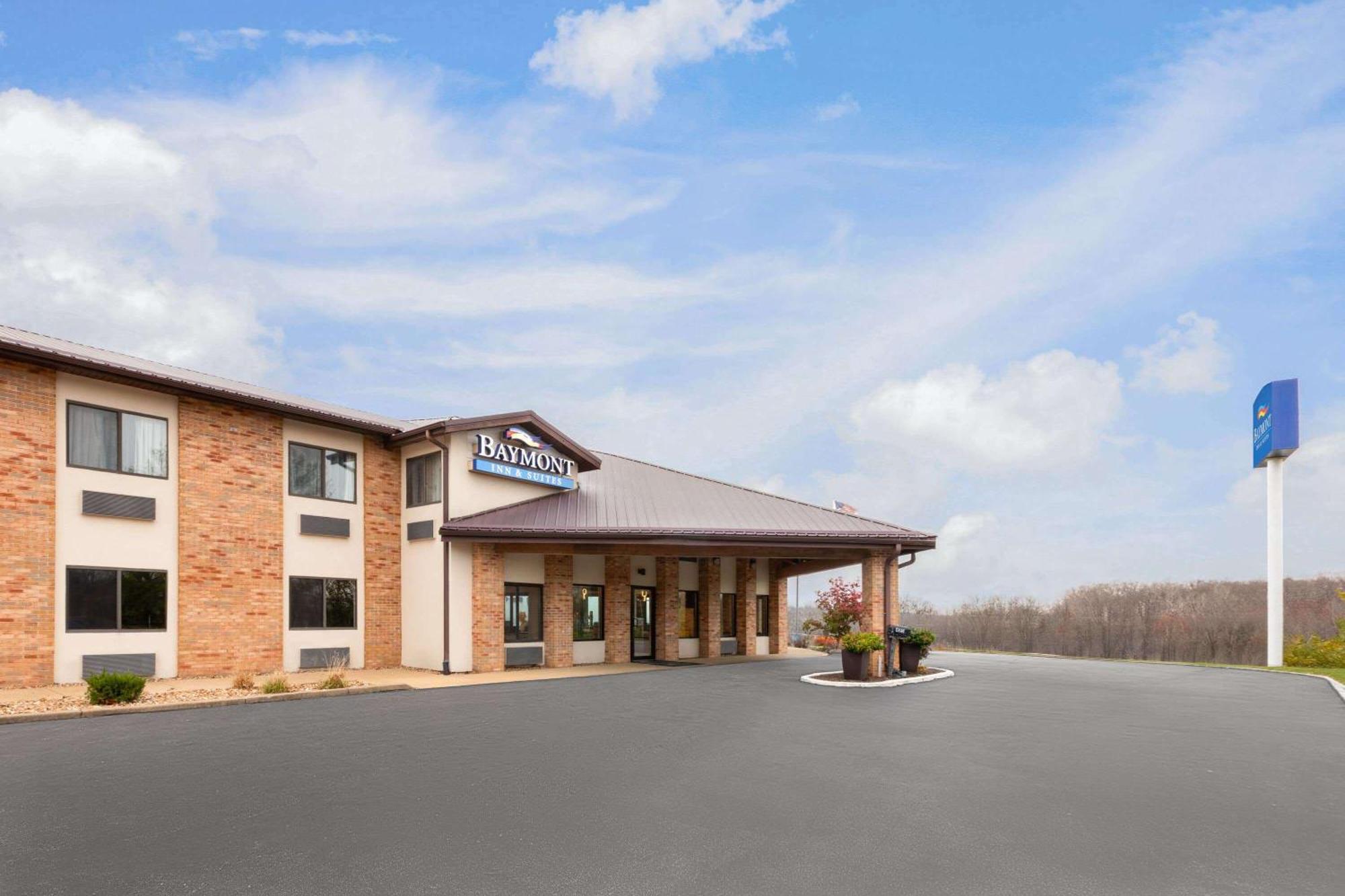 Baymont By Wyndham Warrenton Hotel Bagian luar foto