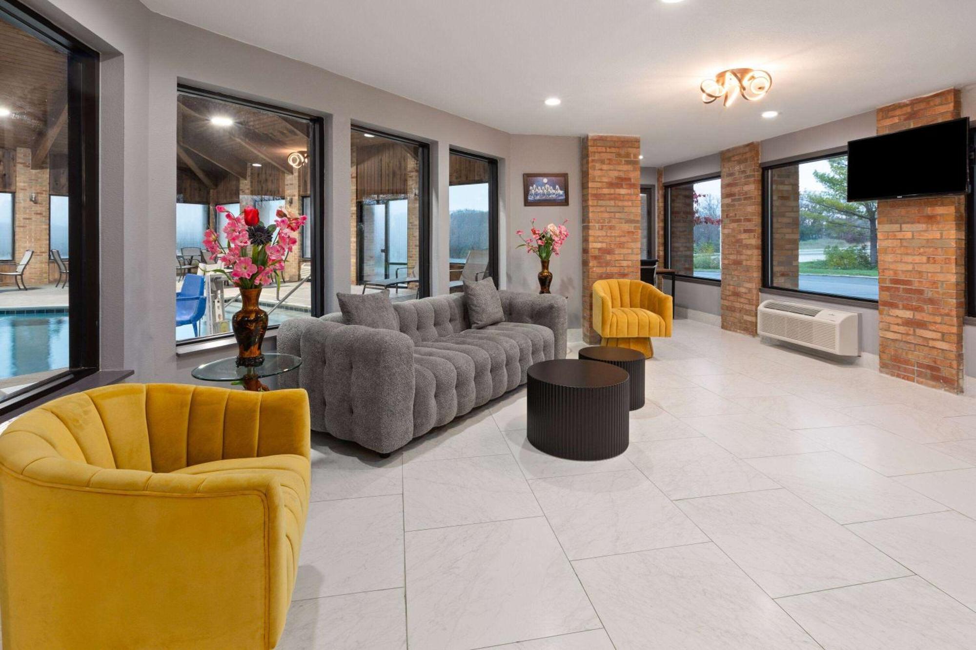 Baymont By Wyndham Warrenton Hotel Bagian luar foto