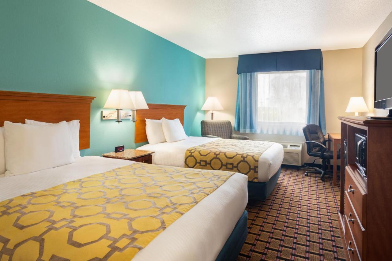 Baymont By Wyndham Warrenton Hotel Bagian luar foto