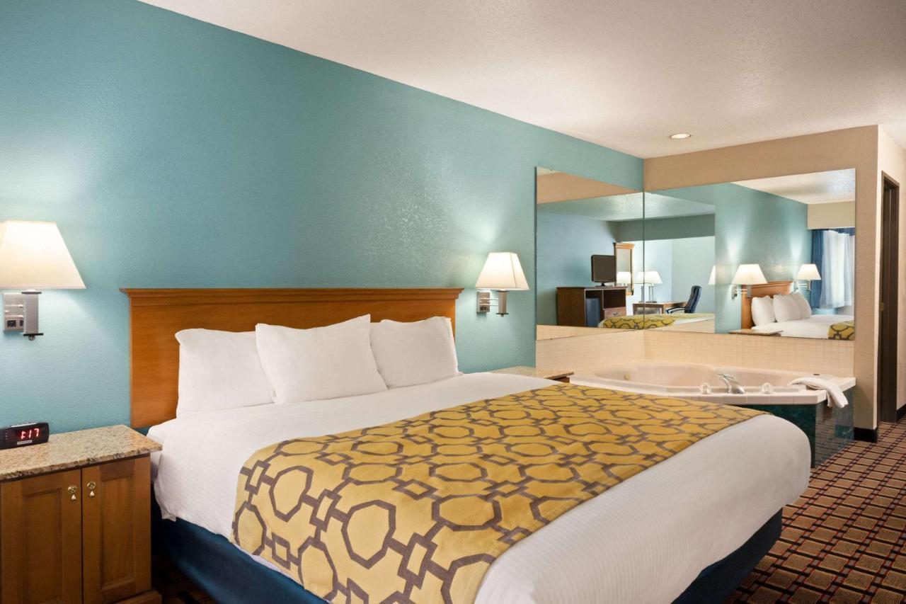 Baymont By Wyndham Warrenton Hotel Bagian luar foto