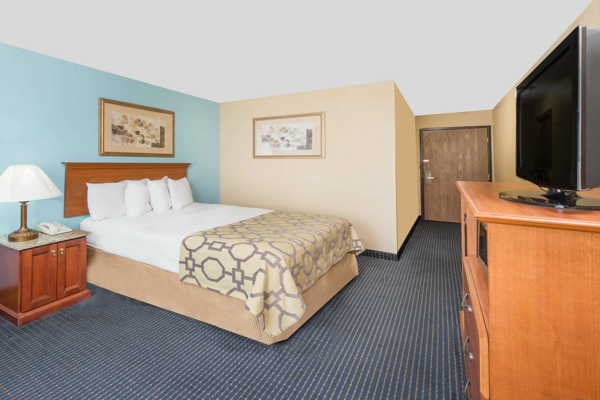 Baymont By Wyndham Warrenton Hotel Bagian luar foto