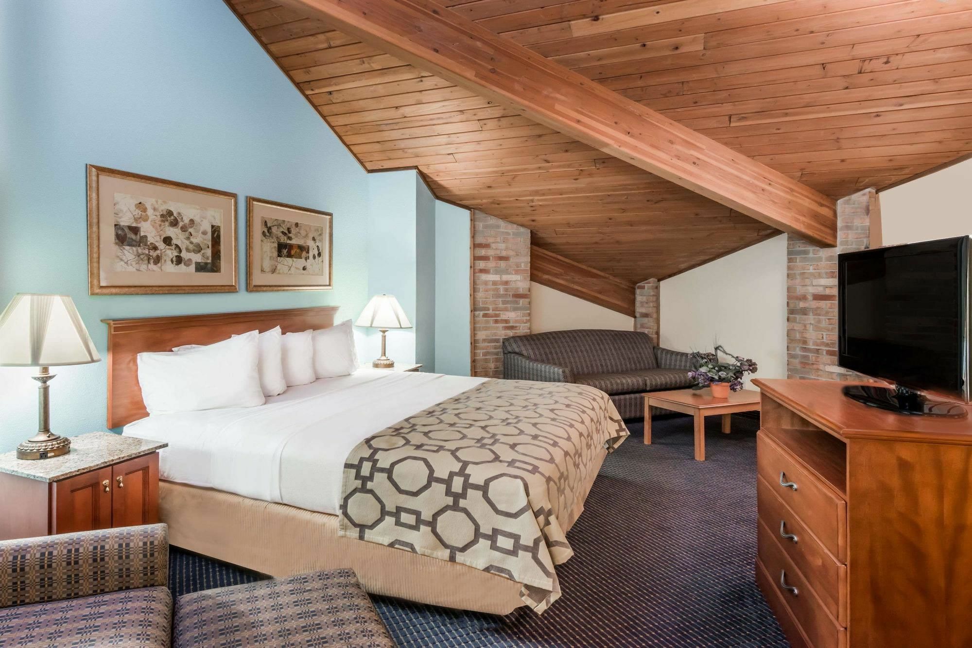 Baymont By Wyndham Warrenton Hotel Bagian luar foto