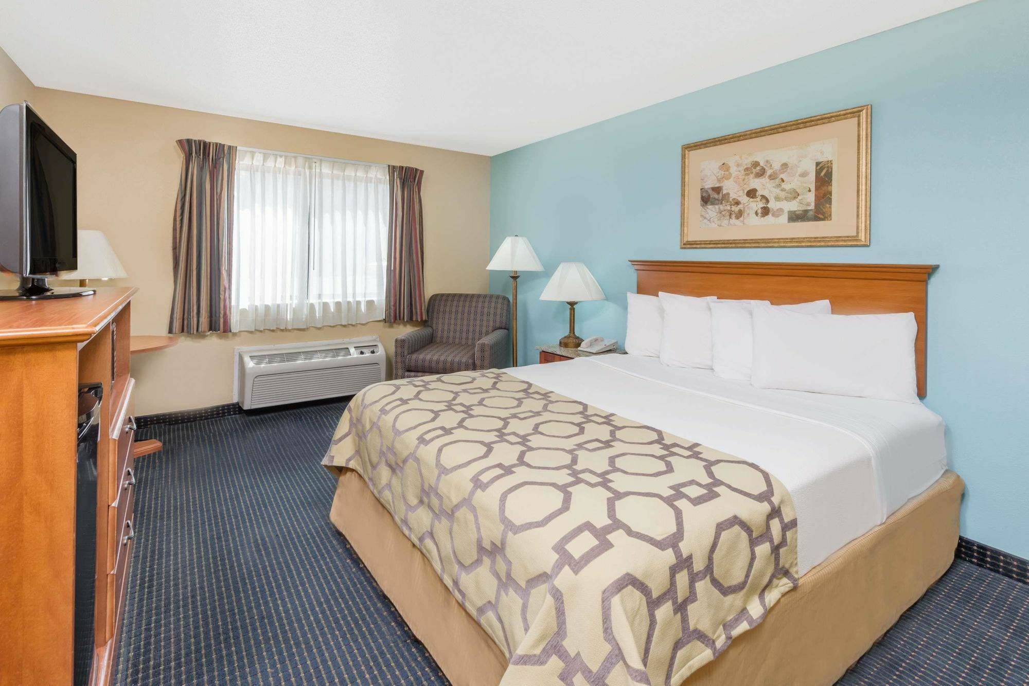 Baymont By Wyndham Warrenton Hotel Bagian luar foto