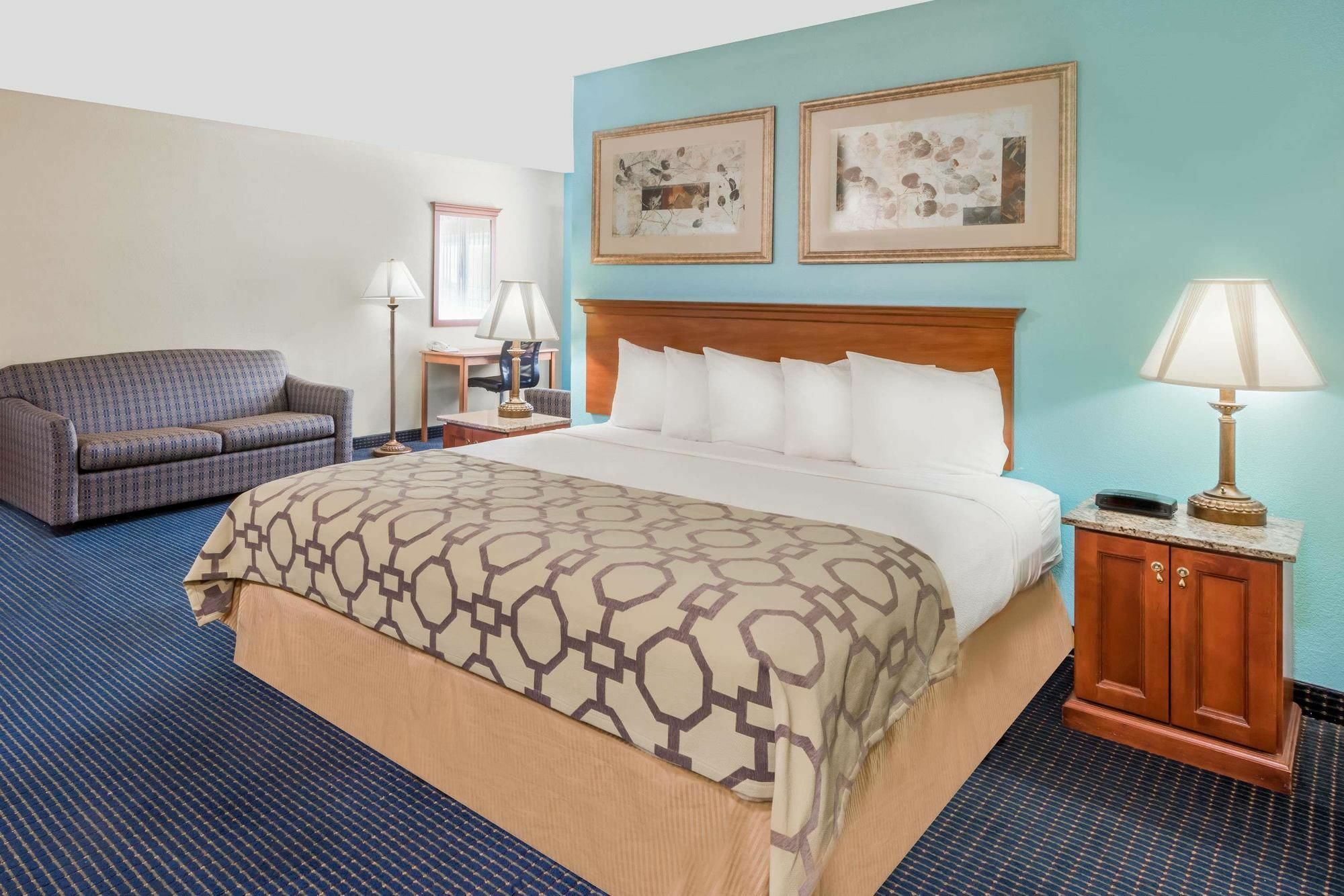 Baymont By Wyndham Warrenton Hotel Bagian luar foto